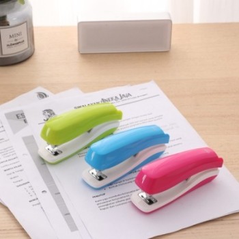 Deli-E0350 Agrafeuse demi-bande 25 feuilles